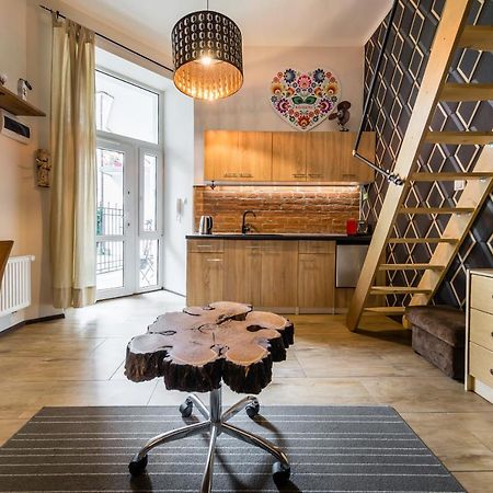 Studio Z Ogrodem Przy Starej Zajezdni Krakov Exteriér fotografie