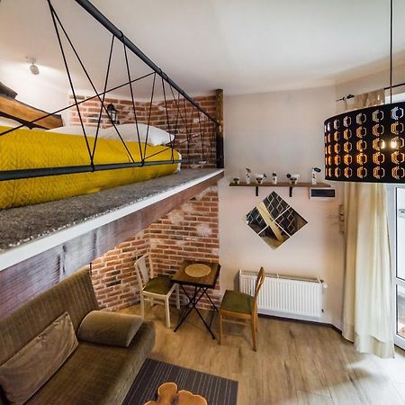 Studio Z Ogrodem Przy Starej Zajezdni Krakov Exteriér fotografie