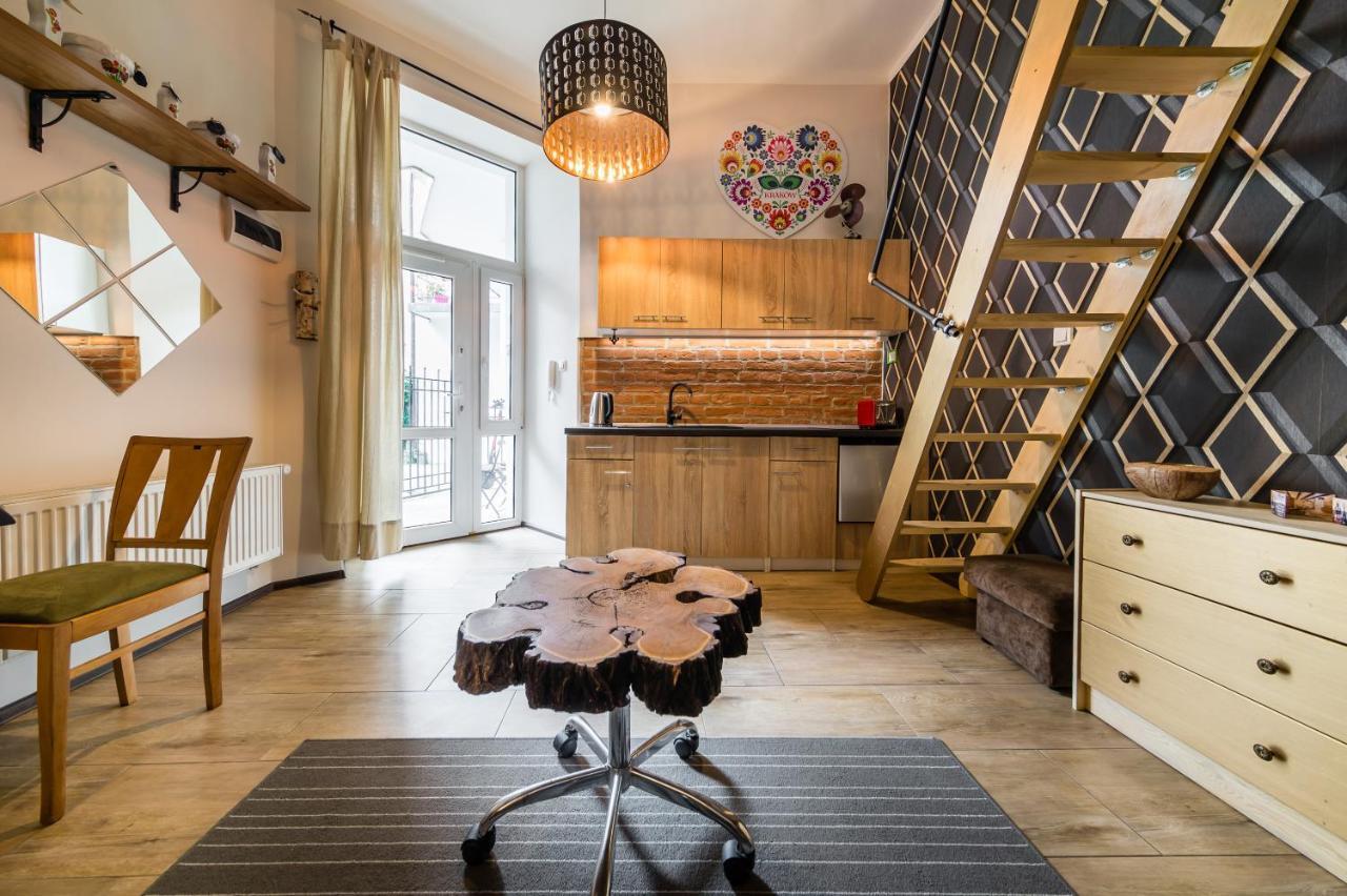 Studio Z Ogrodem Przy Starej Zajezdni Krakov Exteriér fotografie