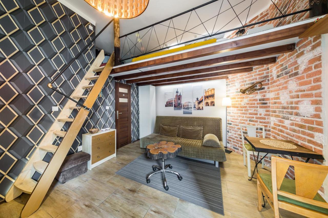 Studio Z Ogrodem Przy Starej Zajezdni Krakov Exteriér fotografie