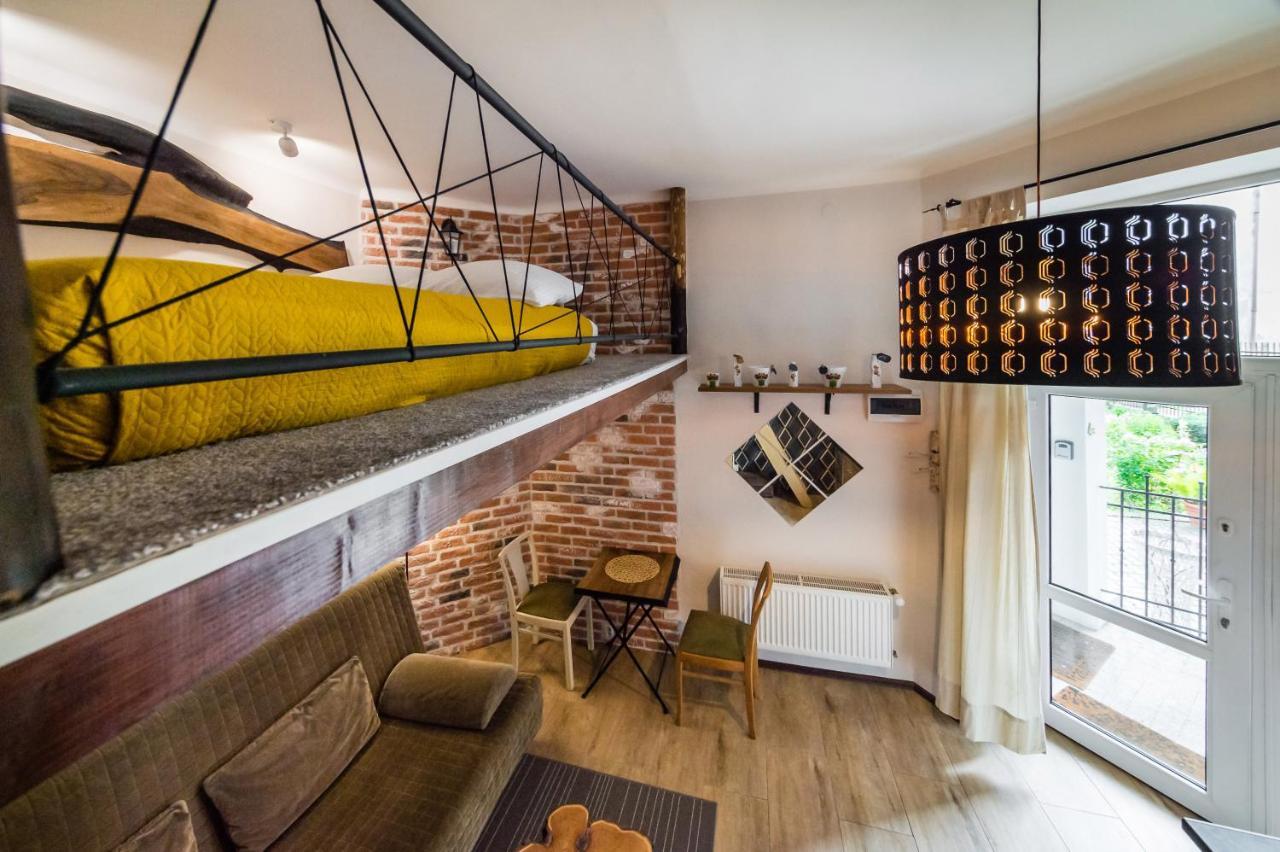 Studio Z Ogrodem Przy Starej Zajezdni Krakov Exteriér fotografie