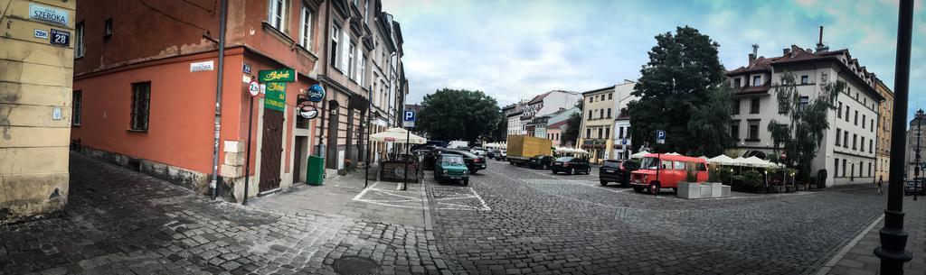 Studio Z Ogrodem Przy Starej Zajezdni Krakov Exteriér fotografie